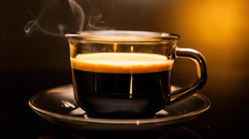 Can I put hot coffee in a glass cup